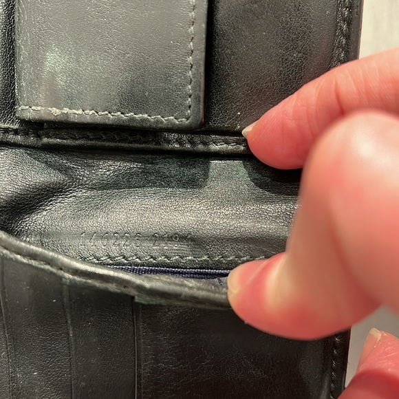 REHAB Gucci Bifold Wallet in Green Patent Leather - Corner Repair Needed - Picture 7 of 9